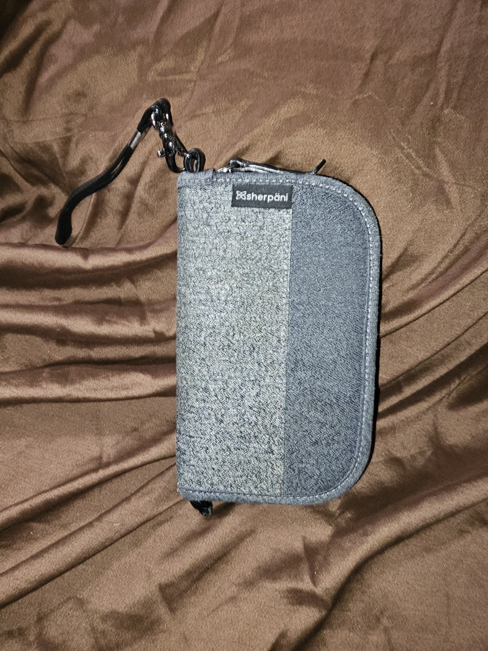 Sherpani Heathered Gray Travel Wristlet Wallet